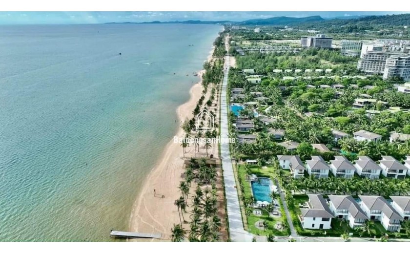 Bán đất lô đất khách sạn Bãi Trường 2300m2 lô góc hai mặt tiền view biển lh 0939439474
