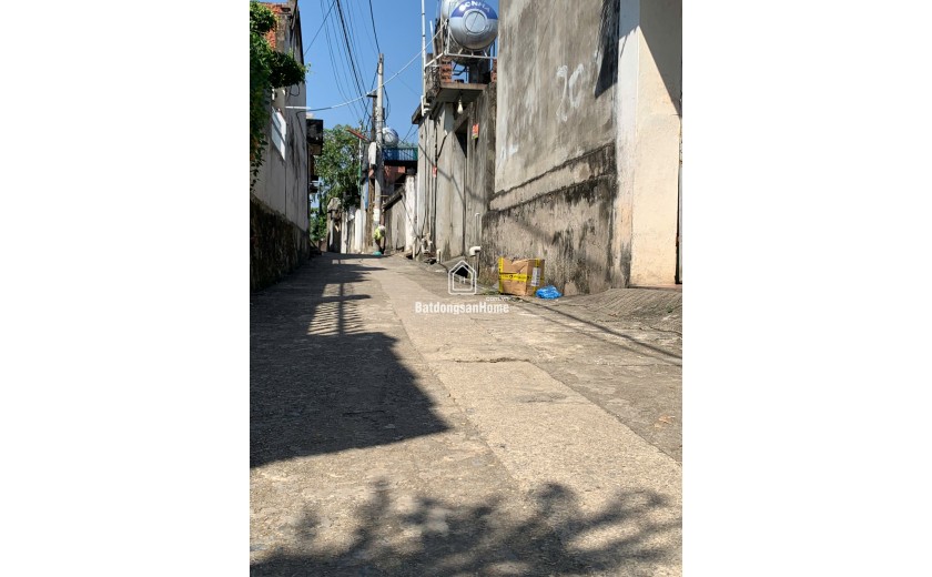 cc cần bán tông DT 80m đất full thổ cư bám QL6  giá hơn tỷ
