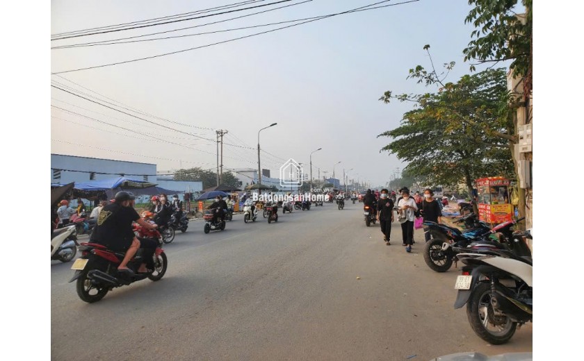 Bán nhà trục kinh doanh chính khu chợ Nam Sơn, sát khu công nghiệp.
