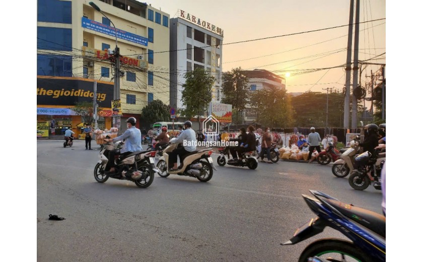 Bán nhà trục kinh doanh chính khu chợ Nam Sơn, sát khu công nghiệp.