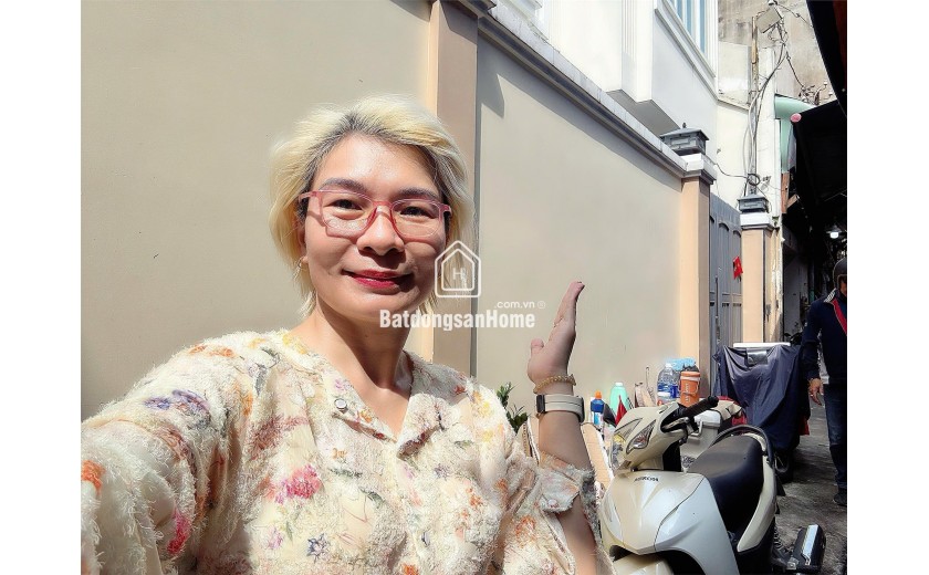 CHÍNH CHỦ 1 ĐỜI CHƯA QUA ĐẦU TƯ - MẶT TIỀN HẺM XE HƠI Đ. THỦ KHOA HUÂN, QUẬN 1 - VÀI BƯỚC RA CHỢ BẾN THÀNH NHỘN NHỊP KINH DOANH