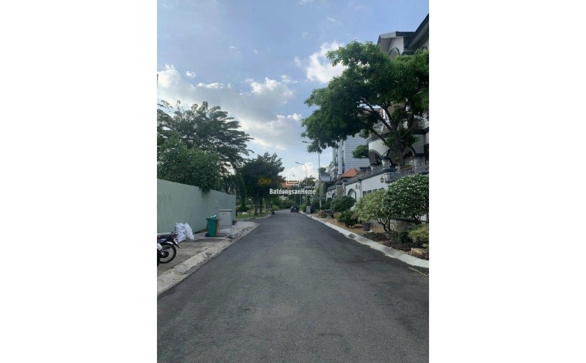 Bán đất thổ cư đường 359 đỗ xuân hop - dt =  2200m2, Q.9, giá bán 75 tỷ, sổ đỏ