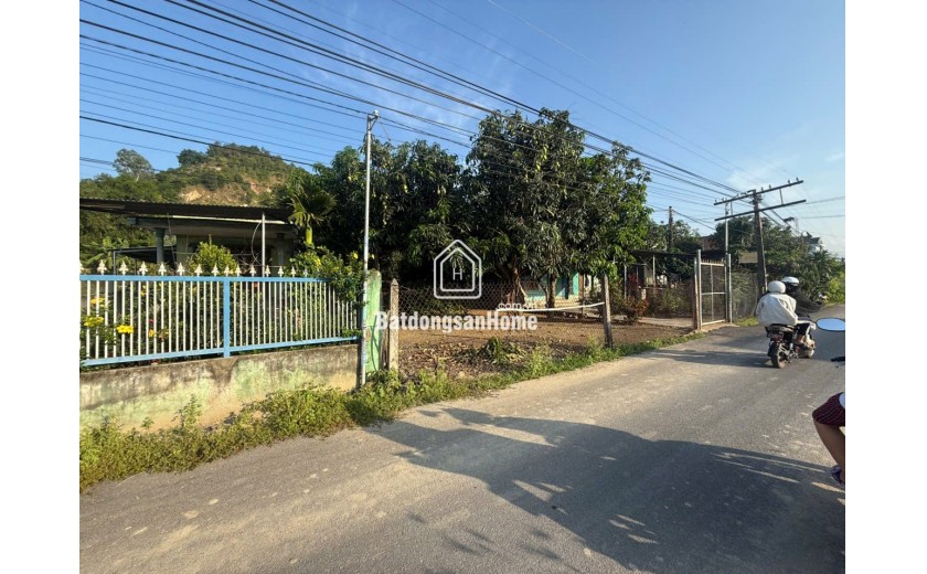 Chủ cần tiền nên bán nhanh 
Hội Xương suối hiệp Diên Khánh Khánh Hòa
Diện tích 649 m có 70m thổ . Ngang 9m bao đẹp