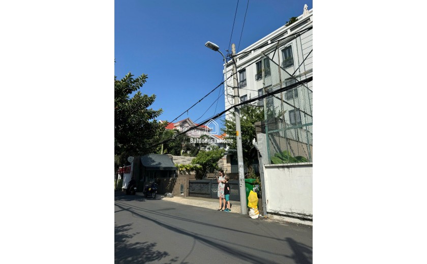 bán gấp lô đấ tại thoả điền q2 , Giá tốt  chỉ có 95tr/m2 tại Thảo Điền Q2
- Điện tích 11 x 30,