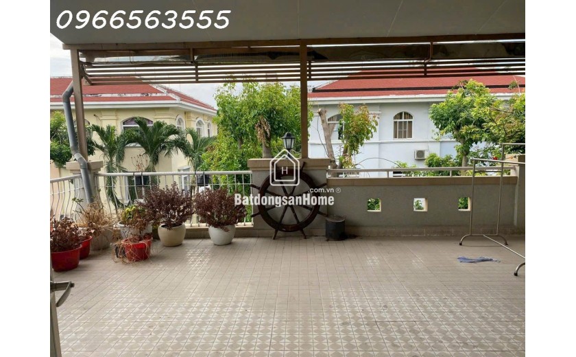Cho thuê biệt thự - khu cảnh đồi - Phú Mỹ Hưng , sát trường học SSIS