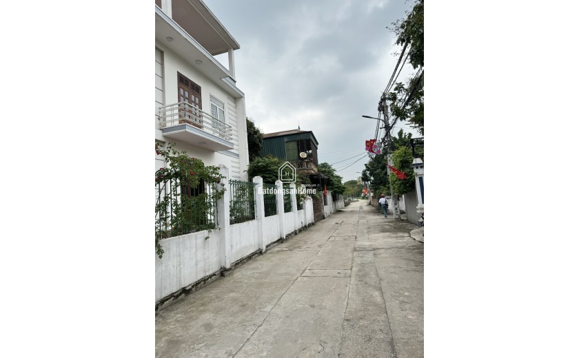 BÁN LÔ ĐẤT MAI LÂM ĐÔNG ANH - MẶT NGÕ TO - DT 67M2 - MT 5M - 2 Ô TÔ TRÁNH ,THÔNG ĐƯỜNG LỚN.-GIÁ 115TR/1M2