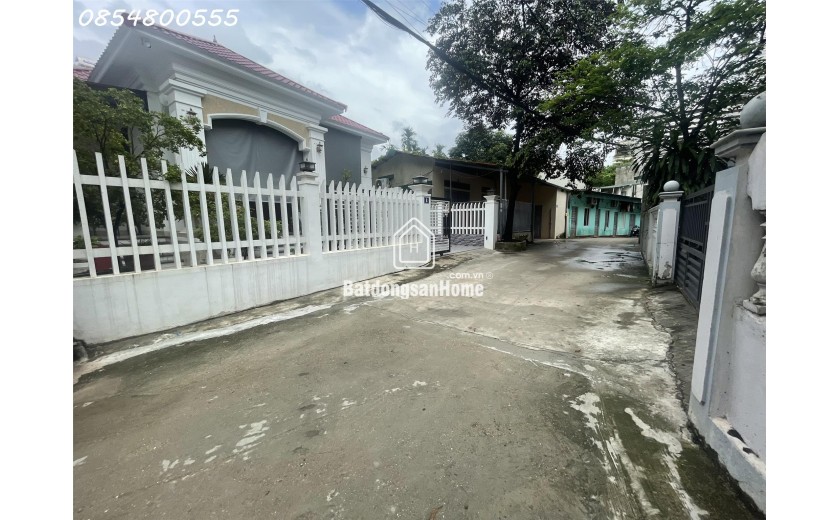 BÁN NHÀ CẤP 4 NGAY TRUNG TÂM THÀNH PHỐ, CÁCH TRUNG TÂM HỘI NGHỊ TỈNH MẤY BƯỚC CHÂN, GẦN MỌI TIỆN ÍCH