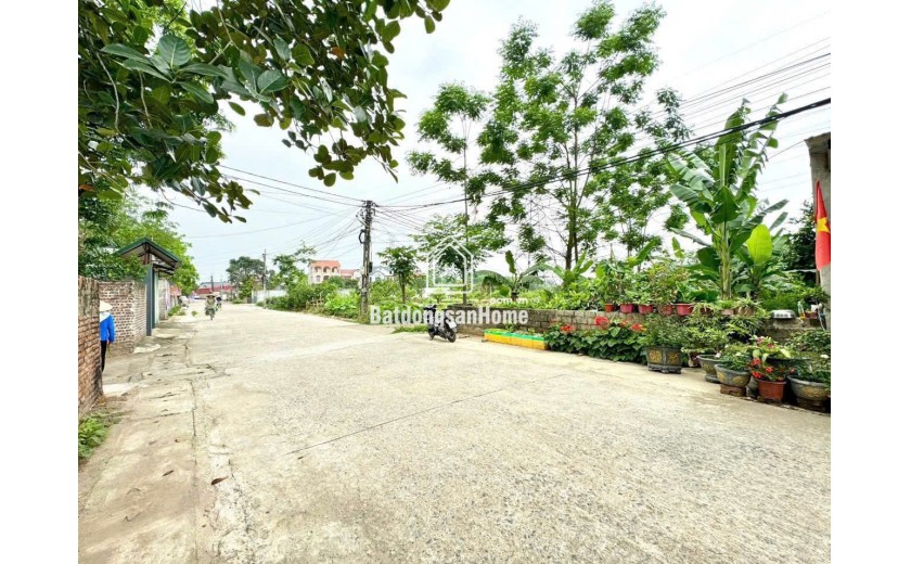 Siêu Phẩm  DT 118,7m. Mặt tiền= hậu 5m
- Vị trí: Tiên Trượng - Xã Thuỷ Xuân Tiên - Chương Mỹ - HN 
- Đường rộng 10m