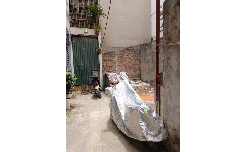 BÁN LÔ 50M , MT 5M NGÔ GIA TỰ GIÁ HƠN 5 TỶ CÁCH 1 NHÀ RA Ô TÔ TRÁNH