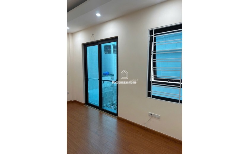 BÁN NHÀ 5 TẦNG MỚI KÍNH COONG  –  BÁT KHỐI - Ô TÔ ĐỖ CỔNG -5.6 TỶ