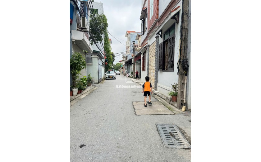 BÁN NHÀ 5 TẦNG MỚI CỨNG - PHỐ THẠCH BÀN, LONG BIÊN
