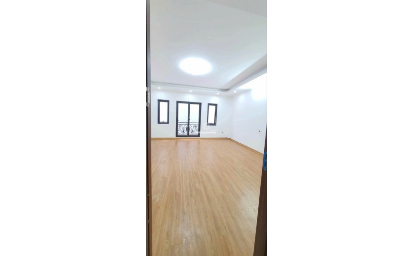 BÁN NHÀ 5 TẦNG MỚI CỨNG - PHỐ THẠCH BÀN, LONG BIÊN
