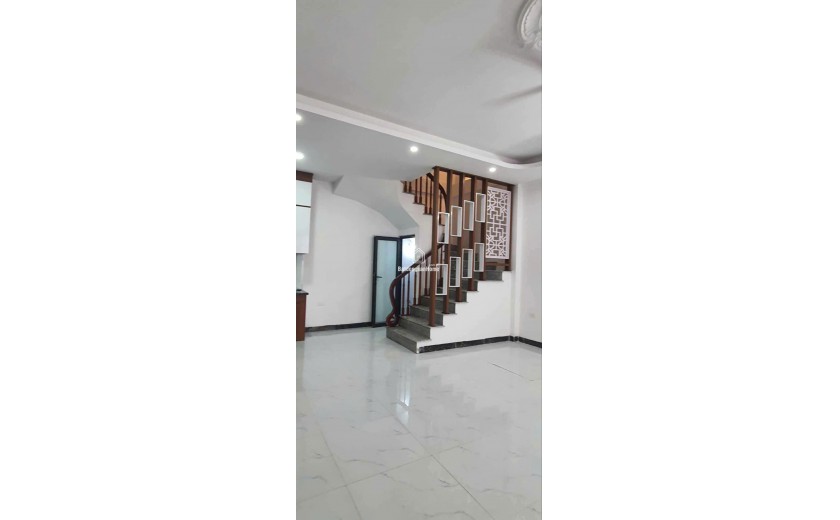 BÁN NHÀ 5 TẦNG MỚI CỨNG - PHỐ THẠCH BÀN, LONG BIÊN
