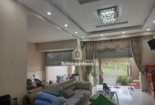 Bán nhà mặt phố Q.9, 140m², 3 tầng, 4PN, 9.35  tỷ, sổ hồng