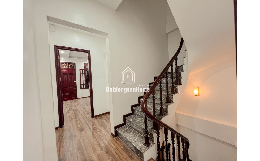 Siêu phẩm nhà phố Thụy Khuê, Dốc Tam Đa dt 43m, 5 tầng, mt 4m giá nhỉnh 12 tỷ ( thương lượng )