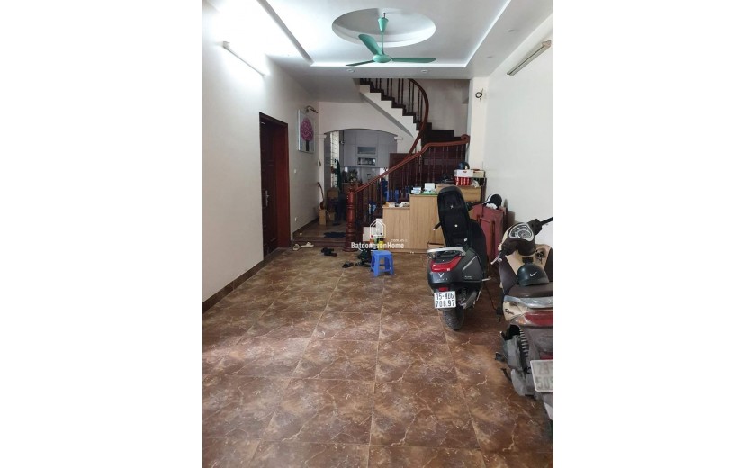 Căn nhà cuối cùng tại Tư Đình, ngay đường dẫn cầu TRần Hưng Đạo 57m2 x 3 tầng Giá 7,7 tỷ.