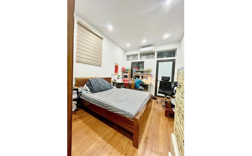 HIẾM. NHÀ MỚI 5 TẦNG DƯƠNG VĂN BÉ, Ô TÔ CÁCH 20M, GẦN NHIỀU TIỆN ÍCH