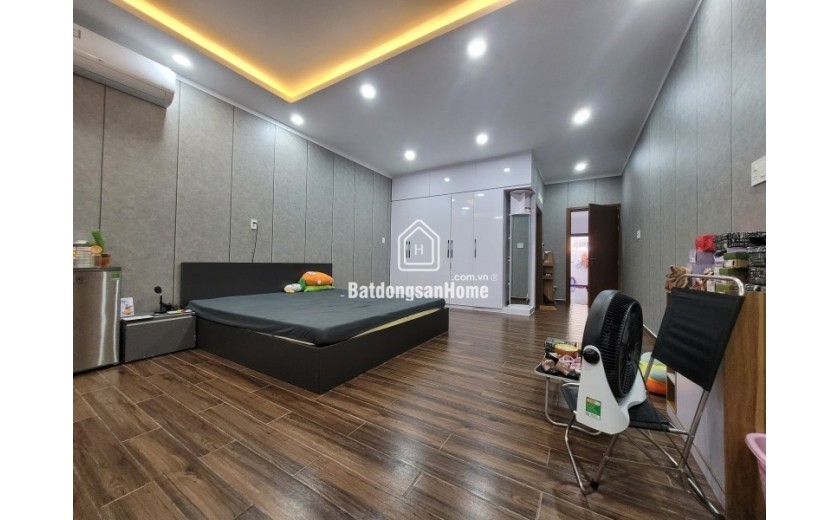 Bán nhà mặt phố Q.9, 105m2, 4 tầng, 6PN, 6 WC, sổ hồng.  Giá chỉ 7.5 tỷ
