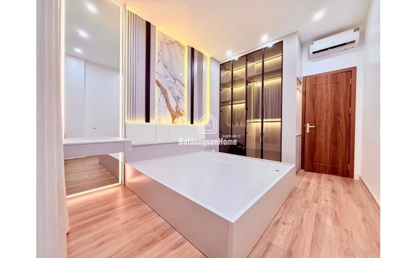 BÁN NHÀ NGỌC THỤY, LONG BIEN - 40M - 5 TẦNG- NHỈNH 6 TỶ - Ô TÔ 7 CHỖ ĐỖ CỬA - VIỆT PHÁP, VÔ VÀN TIỆN ÍCH
