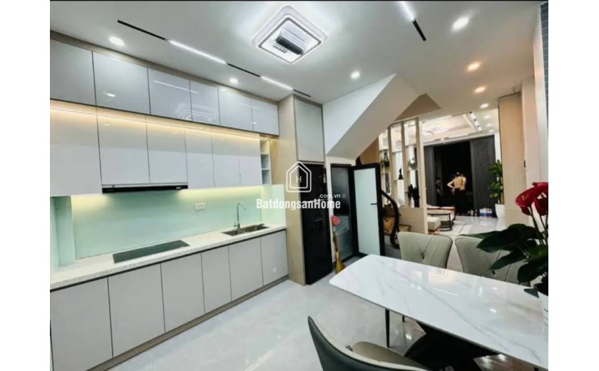 BÁN NHÀ PHỐ NGỌC LÂM, LONG BIÊN 42M - 5 TẦNG- NHỈNH 6 TỶ - Ô TÔ 7 CHỖ ĐỖ CỬA - GẦN PHỐ, VÔ VÀN TIỆN ÍCH