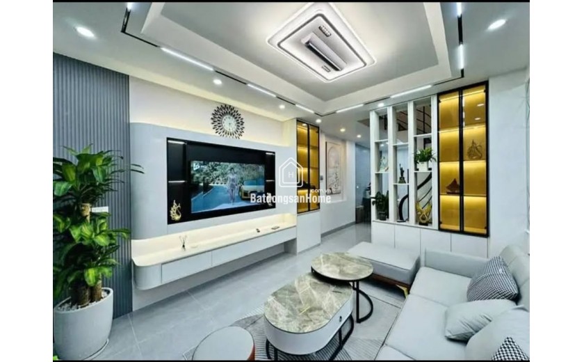 BÁN NHÀ PHỐ NGỌC LÂM, LONG BIÊN 42M - 5 TẦNG- NHỈNH 6 TỶ - Ô TÔ 7 CHỖ ĐỖ CỬA - GẦN PHỐ, VÔ VÀN TIỆN ÍCH