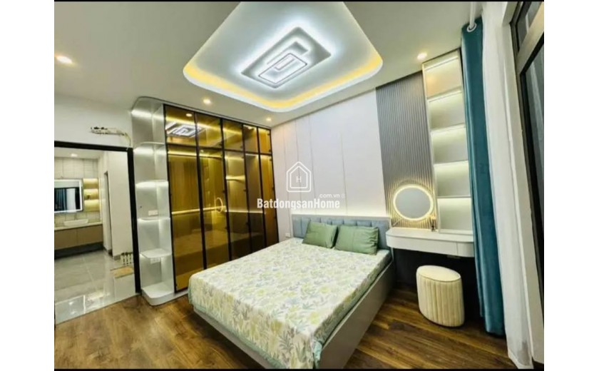 BÁN NHÀ PHỐ NGỌC LÂM, LONG BIÊN 42M - 5 TẦNG- NHỈNH 6 TỶ - Ô TÔ 7 CHỖ ĐỖ CỬA - GẦN PHỐ, VÔ VÀN TIỆN ÍCH