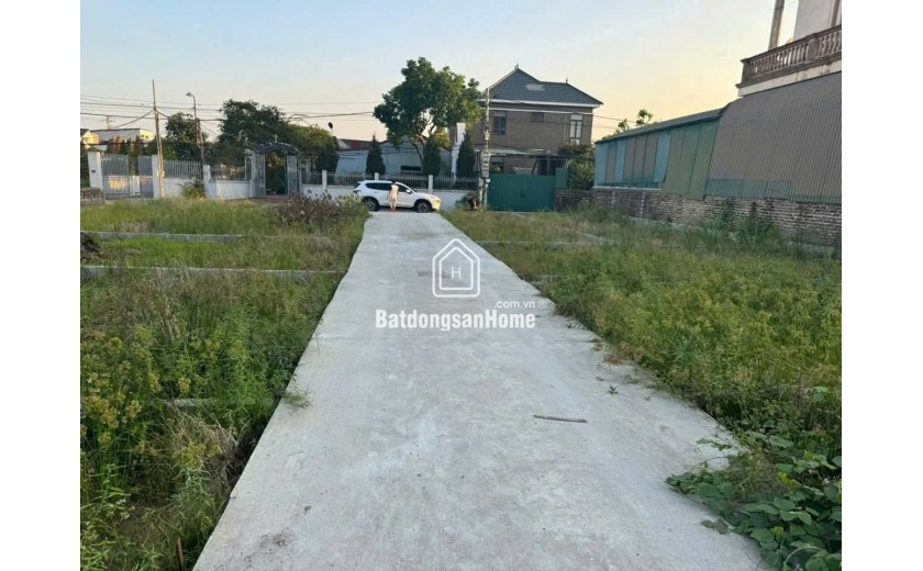 Đất đẹp đường rộng  Ô TÔ VÀO ĐẤT. 2 mặt thoáng