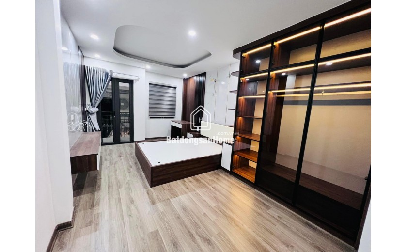 NHÀ SIÊU ĐẸP NGUYỄN KHÁNH TOÀN  - 6 TẦNG THANG MÁY - 5M RA Ô TÔ TRÁNH ĐỖ ĐẬU NGÀY ĐÊM - 15M RA MẶT PHỐ - TẦM TIỀN VÀ VỊ TRÍ QUÁ HIẾM.