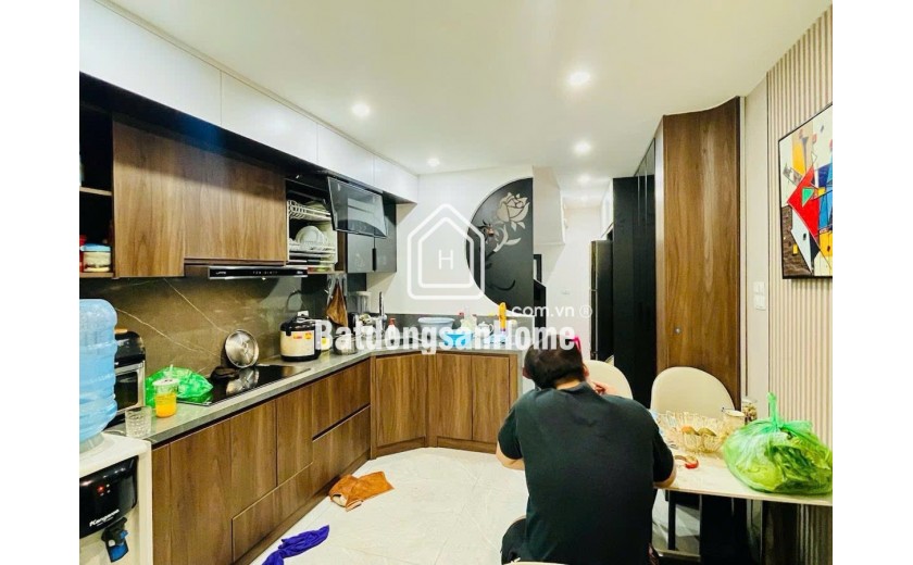 SIÊU PHẨM QUẬN CẦU GIẤY - 10m RA MẶT PHỐ - KHU VỰC HIẾM NHÀ BÁN - PHÂN LÔ QUÂN ĐỘI.