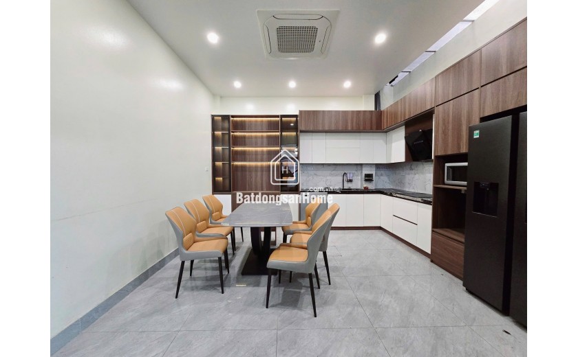 TRUNG TÂM CẦU GIẤY -72M2 -DÂN XÂY CHẮC CHẮN ĐẸP -VÀI BƯỚC RA PHỐ -FULL NỘI THẤT -SẴN Ở
