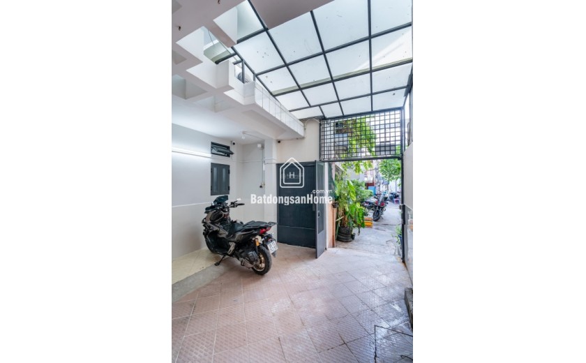 Nhà đẹp hẻm xe hơi ngay ĐH Văn Lang, 73m2, ngang 7m, 8 phòng doanh thu 45tr/m2. Nhình 8 tỷ