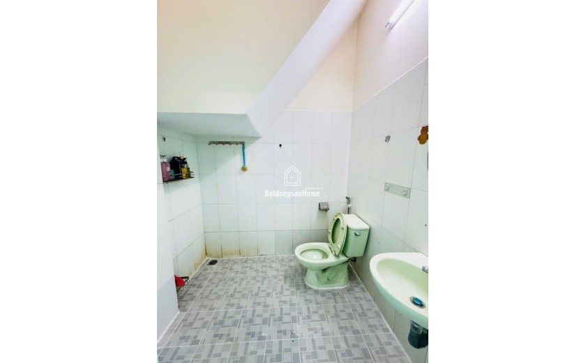 Bán nhà chiều ngang 9m, DT 107m2 - hẻm xe tải Đ. Âu Cơ, Tân Phú