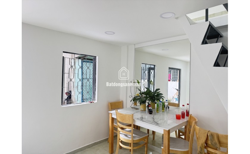 Nhà nhỏ Linh Xuân Thủ Đức giá 1.8 tỷ, hẻm xe hơi, sổ riêng