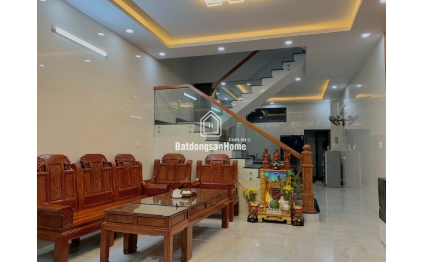 Bán nhà mặt phố Q.9, 105m2, 4 tầng, 6PN, 6 WC, sổ hồng.  Giá chỉ 7.5 tỷ