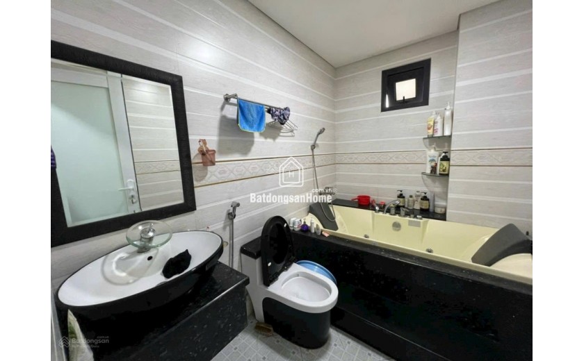Bán nhà hẻm xe tải 1 trục đường Nguyễn Văn Đậu, DT: 68,3m2 (6x14m) + 4 lầu hoàn công đầy đủ