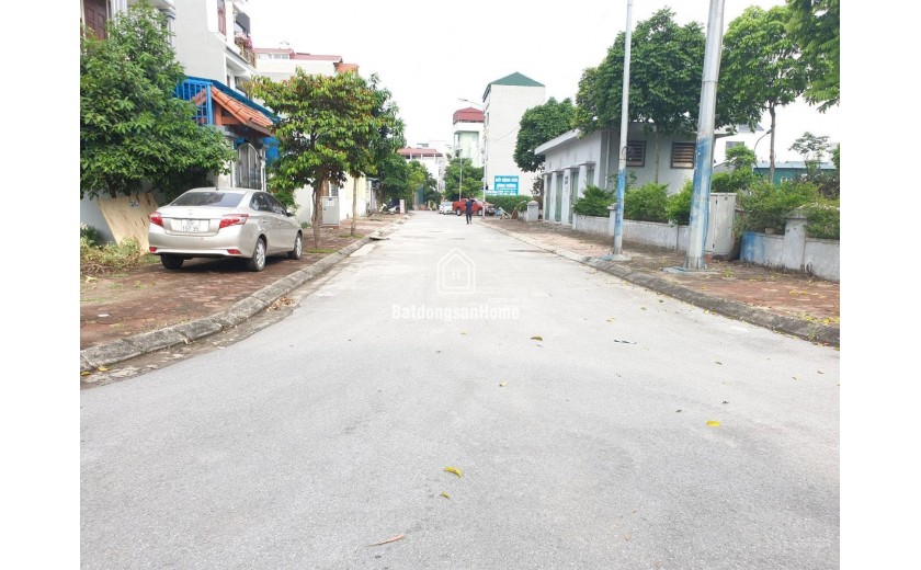 Bán đất tại Vũ Xuân Thiều, lô góc vị trí vàng 49 tỷ, 200m2, mặt tiền 14m đường ô tô tải tránh