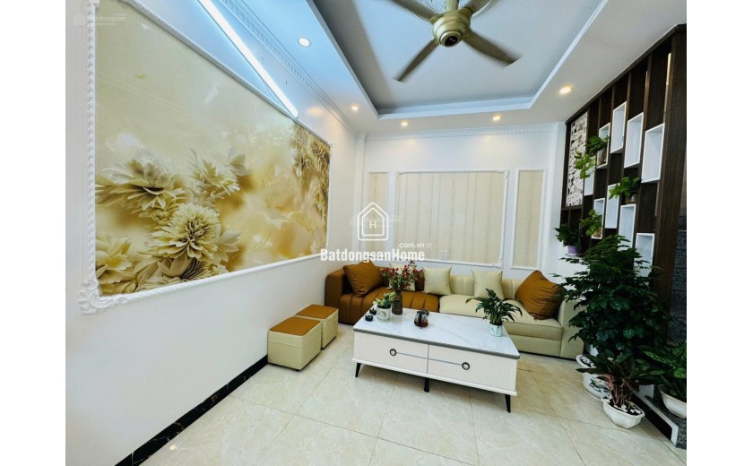 Bán nhà Phúc Lợi Long Biên, DT 35m2 * 5 tầng giá 5 tỷ 1 gần trường, chợ dân trí cao