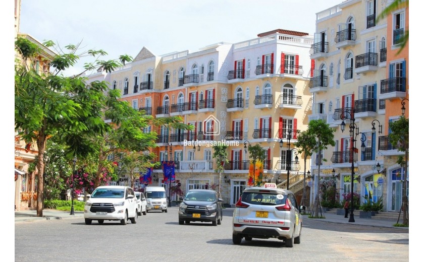 Shophouse 5 tầng -  sở hữu lâu dài - giá cắt lỗ sâu nhất The Centre Phú Quốc lh 0939439474