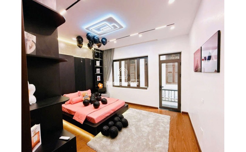NHỈNH 11 TỶ ĐẠI LA HAI BÀ TRƯNG SIÊU PHẨM