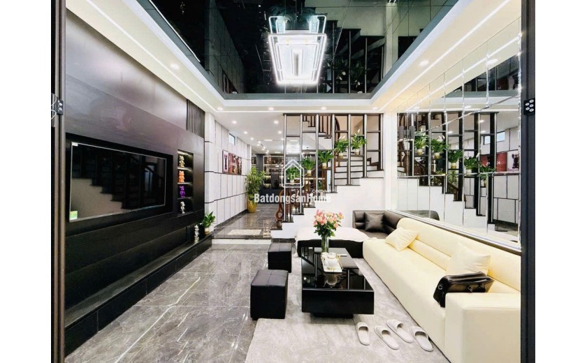 NHỈNH 11 TỶ ĐẠI LA HAI BÀ TRƯNG SIÊU PHẨM