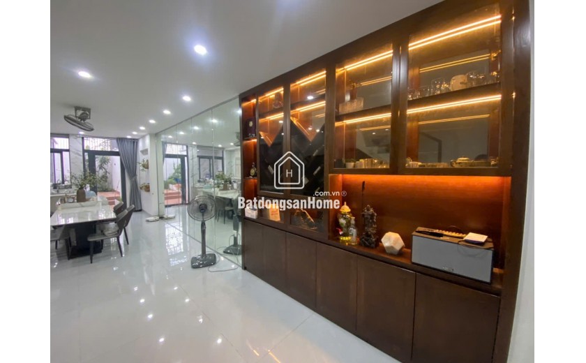 Bán nhà 4 tầng, 122m², 4PN, 4WC, Q.9, 12.8 tỷ, sổ hồng