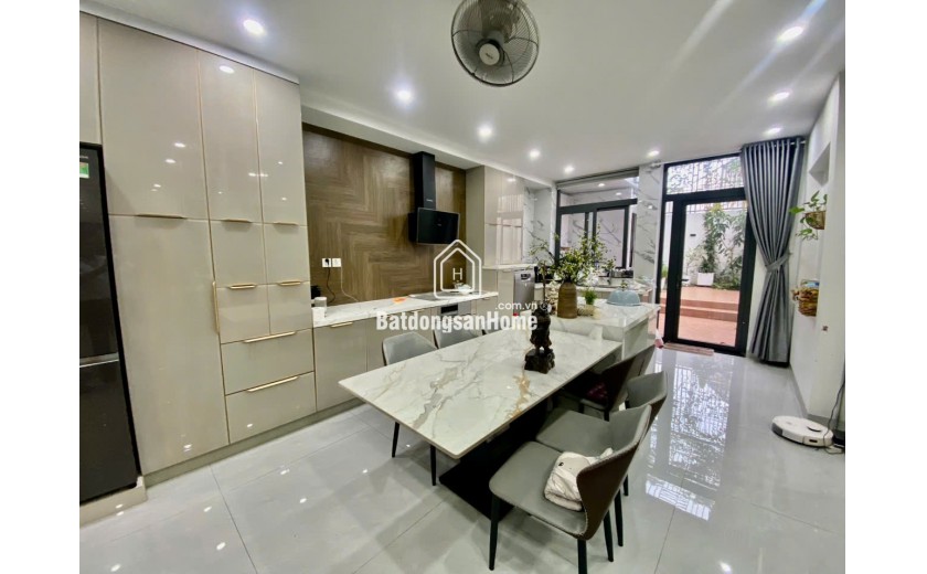 Bán nhà 4 tầng, 122m², 4PN, 4WC, Q.9, 12.8 tỷ, sổ hồng