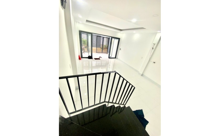 Bán nhà 3 tầng, 52m², 3PN, 3WC, Q.9, 4.75  tỷ, sổ hồng