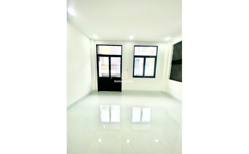 Bán nhà 3 tầng, 52m², 3PN, 3WC, Q.9, 4.75  tỷ, sổ hồng