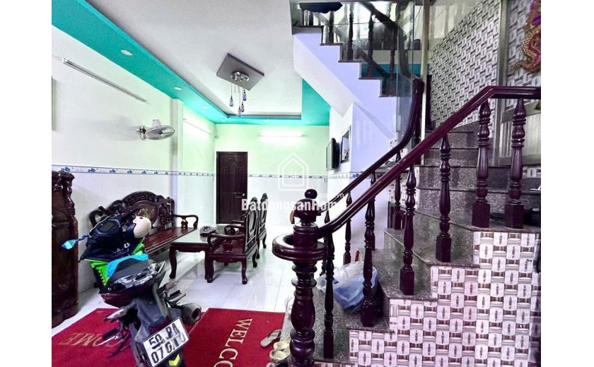 Hẻm xe hơi Đồng Đen, Tân Bình ngay khu VIP Bầu Cát, gần ngã tư 7 Hiền tiện qua sân bay và các Quận trung tâm.