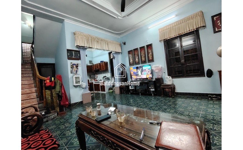 BÁN NHÀ PHỐ NGUYỄN VĂN CỪ – 97M² – 4 TẦNG – CHỈ HƠN 11 TỶ . Ô TÔ TRÁNH 3 BƯỚC CHÂN