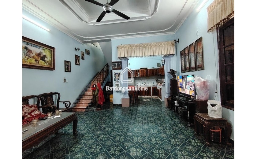 BÁN NHÀ PHỐ NGUYỄN VĂN CỪ – 97M² – 4 TẦNG – CHỈ HƠN 11 TỶ . Ô TÔ TRÁNH 3 BƯỚC CHÂN