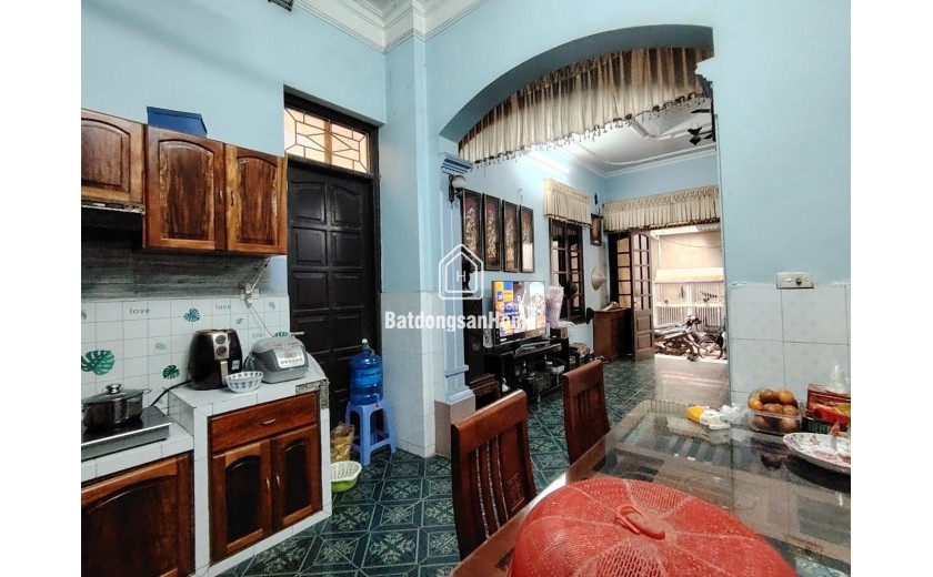 BÁN NHÀ PHỐ NGUYỄN VĂN CỪ – 97M² – 4 TẦNG – CHỈ HƠN 11 TỶ . Ô TÔ TRÁNH 3 BƯỚC CHÂN