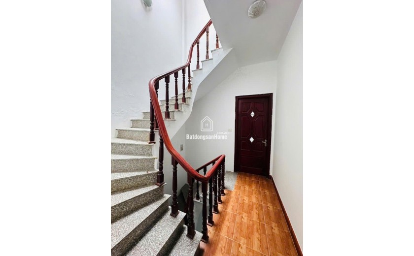 CƠ HỘI VÀNG! NHÀ TÂY HỒ - NGÕ 603 LẠC LONG QUÂN - 43M2 5 TẦNG - GIÁ CHỈ 8.4 TỶ
