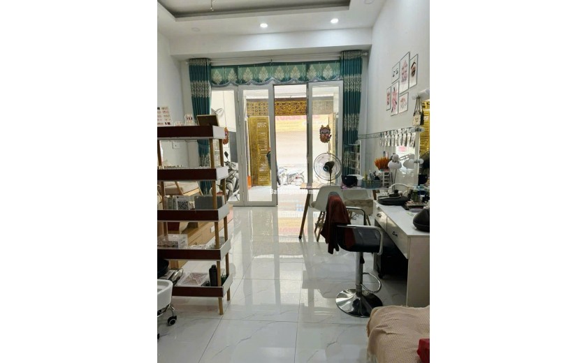 Bán Nhà DT 4x17.4m 4 Tấm Mới, 1PK + 4PN + 5WC, MT Chợ Gần Aeon Mall SHR